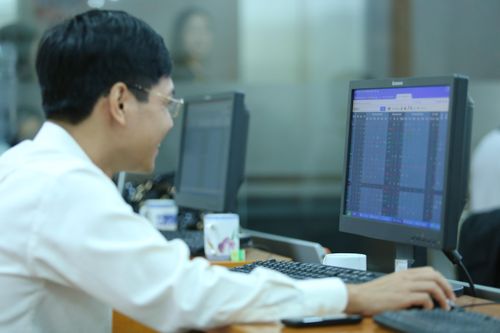 Cổ phiếu tài chính và ngân hàng bị bán tháo, VN-Index mất 35,88 điểm