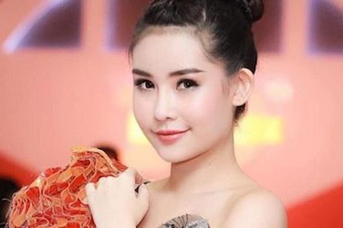 Vì sao Lê Âu Ngân Anh mặc đồ hiệu đắt tiền vẫn chưa sang trọng?