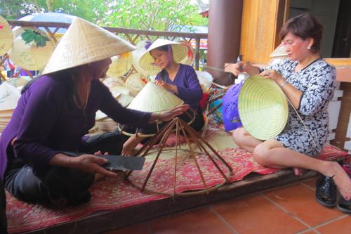 Ấn tượng không gian chợ quê ngày hội