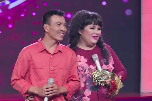 Diễn viên hài Tuyền Mập song ca cùng chồng thợ điện tại Ca sĩ bí ẩn
