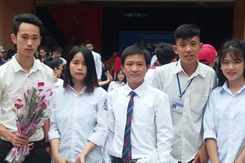 Mê đắm với tiếng sáo của thầy giáo dạy Thể dục