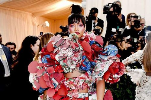 15 bộ váy gây sốt trên thảm đỏ Met Gala trong vòng 5 năm qua