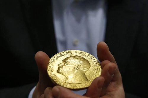'Cha đẻ' giải Nobel - nhà khoa học vĩ đại hay kẻ buôn cái chết?