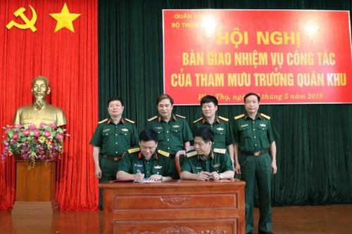 Bàn giao nhiệm vụ Tham mưu trưởng Quân khu 2