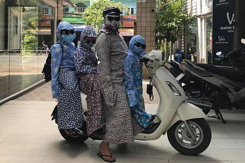 'Ninja mẹ chở 3 ninja con' chính là bức ảnh đang gây bão MXH khiến không ai là không cười đau ruột
