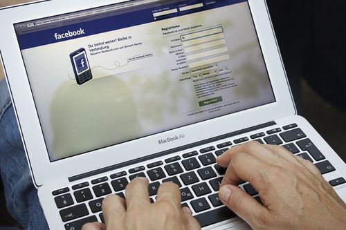 Facebook tại Việt Nam gặp lỗi lạ, không vào được tin nhắn trên máy tính
