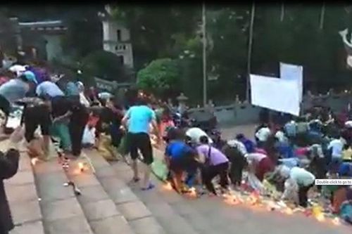 Chẩn chỉnh hiện tượng xô đẩy, tranh giành lộc tại chùa Hương