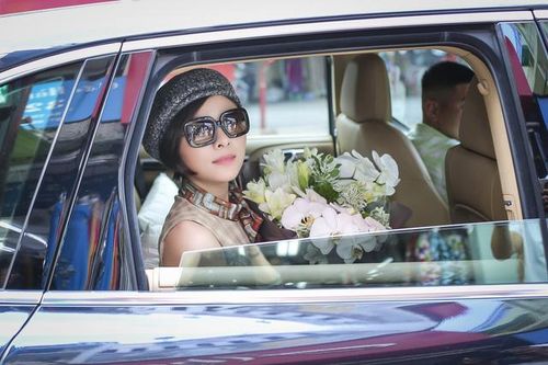 Được chồng đại gia chiều chuộng, 'gái một con' Vân Trang trẻ như gái đôi mươi