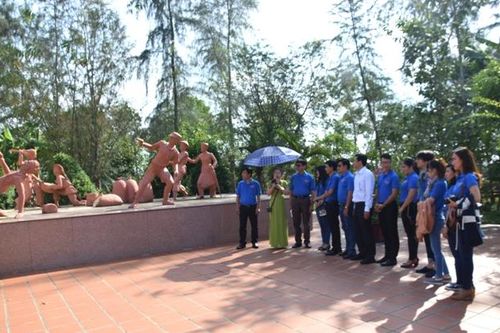 Chi đoàn Báo Đồng Tháp giao lưu tại Bạc Liêu