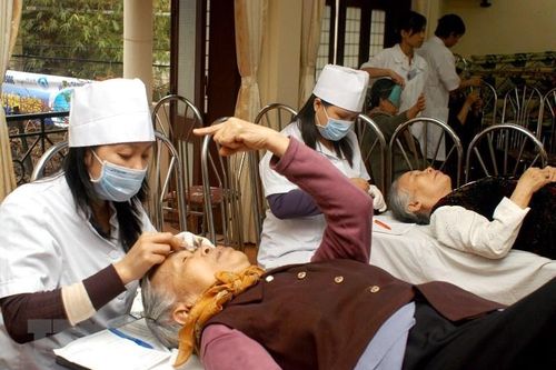 Nhiều bệnh nhân glôcôm đến điều trị trong tình trạng muộn