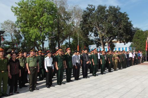 Xúc động lễ đón 98 liệt sĩ về với đất mẹ, an nghỉ cùng đồng đội