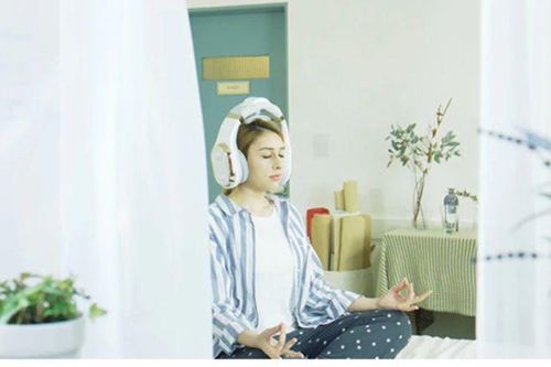 Tai nghe độc đáo dùng để... massage tai