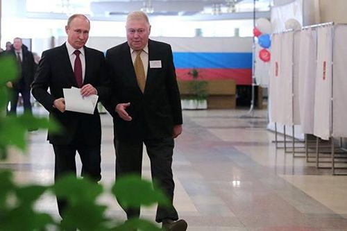 Xem ông Putin đi bỏ phiếu bầu Tổng thống Nga