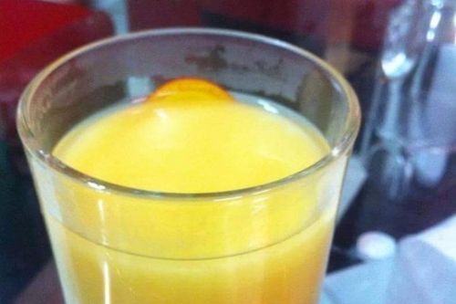 Cách chế nước nghệ, uống vào giúp níu giữ thanh xuân