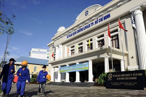 Chứng khoán xuống mức thấp nhất đầu năm, VN-Index mất mốc 1.000 điểm