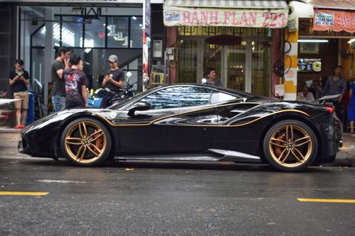 Siêu xe Ferrari 488 GTB giá hơn 14 tỷ độ Novitec trên phố Sài Gòn