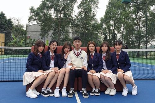 Lớp học đặc biệt '1 nam giữa 46 nữ' có khác - làm kỷ yếu cũng phải chất thế này mới chịu!