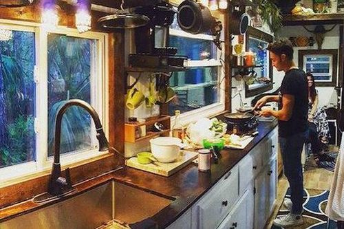 Xây ngôi nhà di động để tránh sống ký túc xá, chàng sinh viên bất ngờ về thành quả mà mình nhận được