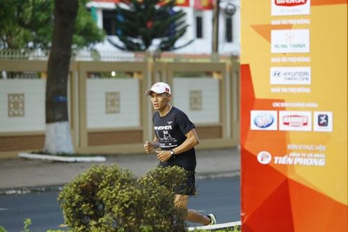 Long marathon và một thập kỷ dự giải