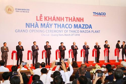 Thủ tướng Nguyễn Xuân Phúc cắt băng khánh thành nhà máy Thaco