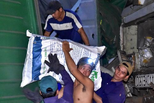 Trắng đêm cứu hộ hai tàu hàng tông nhau ở Quảng Nam