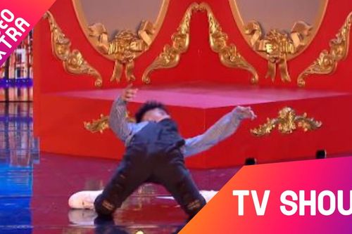 Chàng trai hóa thân búp bê sống khiến Simon Cowell đứng dậy vỗ tay