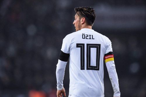 Mesut Oezil - phù thủy thầm lặng