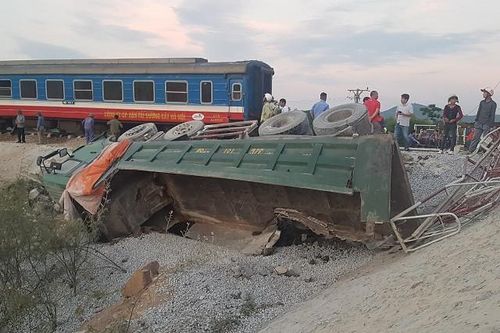 Hé lộ nguyên nhân ban đầu 2 vụ tai nạn đường sắt nghiêm trọng
