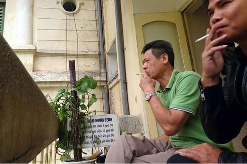 Đàn ông hút thuốc lá nguy cơ bị liệt dương cao gấp 2 lần bình thường