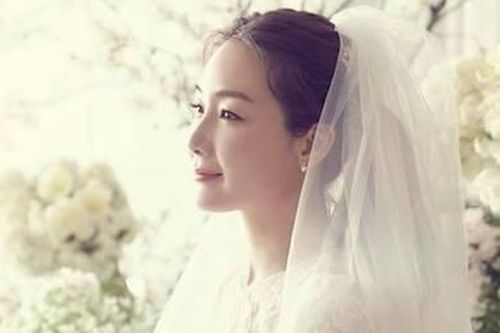 Ảnh cưới đẹp như phim của 'người đẹp khóc' Choi Ji Woo