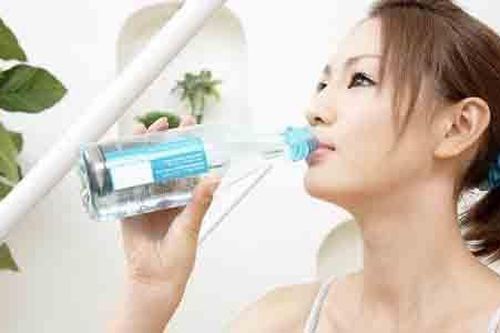 Ngộ độc thực phẩm khi đi du lịch, xử lý thế nào?