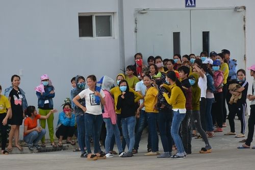 Công nhân đồng loạt nghỉ việc vì bị ép tăng ca