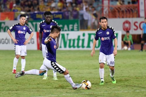 Quang Hải tái hiện 'cầu vồng tuyết' trong trận thắng 4 sao