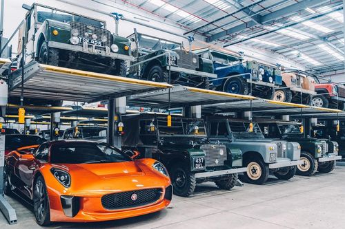 Một vòng trung tâm xe cổ lớn nhất của Jaguar Land Rover