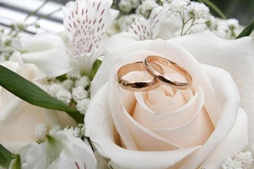 Phụ nữ đừng bao giờ đánh đồng yêu và cưới