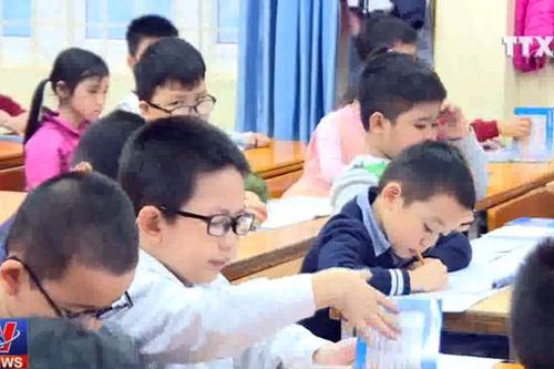 Lớp 1 quá tải vì 'rồng vàng' tăng đột biến