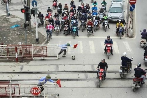 Nhân viên gác chắn, gác ghi đường sắt: Uống rượu, ngủ gật khi làm việc