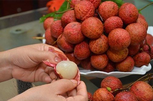 Sai lầm khi ăn vải chín lúc bụng đói