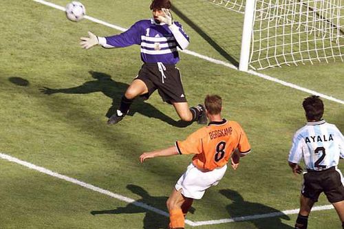 10 bàn thắng đẹp nhất lịch sử World Cup (P1): Ngất ngây kiệt tác của Owen và Bergkamp