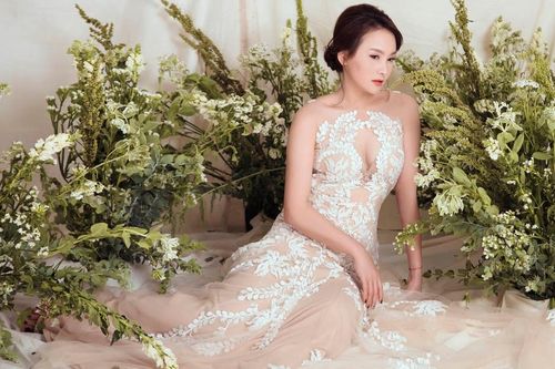 'Nàng dâu' Bảo Thanh khoe vòng 1 quyến rũ với váy ren xuyên thấu