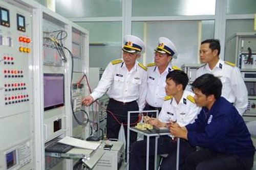 Nỗ lực làm chủ khí tài radar hải quân
