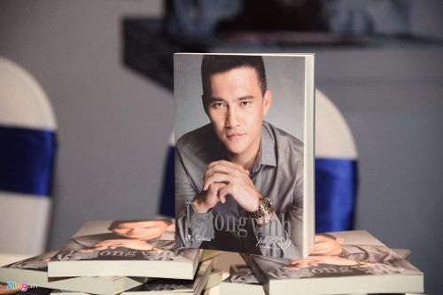 Viết tự truyện phản cảm, Công Vinh khó có cửa quay lại bóng đá