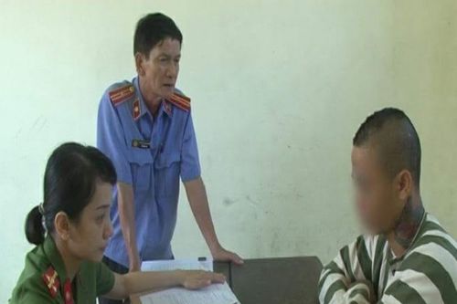 Bắt tạm giam nam thanh niên 'giao cấu tự nguyện' với thiếu nữ 14 tuổi