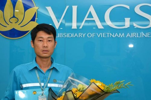 Bộ trưởng khen nhân viên trả lại hơn 1 tỷ đồng cho khách