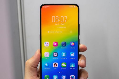 Smartphone viền mỏng hơn iPhone X giá 700 USD