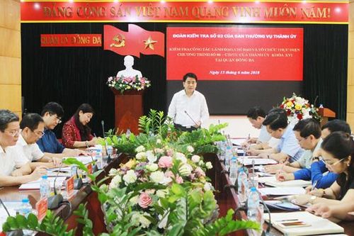 Chủ tịch UBND thành phố Nguyễn Đức Chung kiểm tra việc thực hiện Chương trình 06-Ctr/TU tại quận Đống Đa