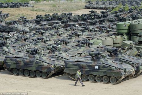 Choáng ngợp trước những 'nghĩa địa xe tăng' quy mô cực lớn của NATO