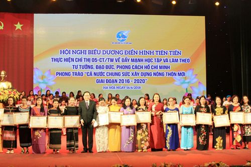 Biểu dương 139 phụ nữ điển hình tiên tiến học tập, làm theo Bác