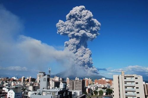 Nhật Bản: Núi lửa Sakurajima phun trào dữ dội, tro bụi bốc cao 4.700m