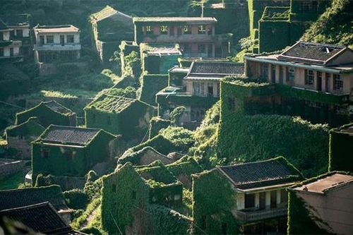 'Lạnh gáy' với những hình ảnh về một ngôi làng tại Trung Quốc bị mẹ thiên nhiên 'nuốt chửng'